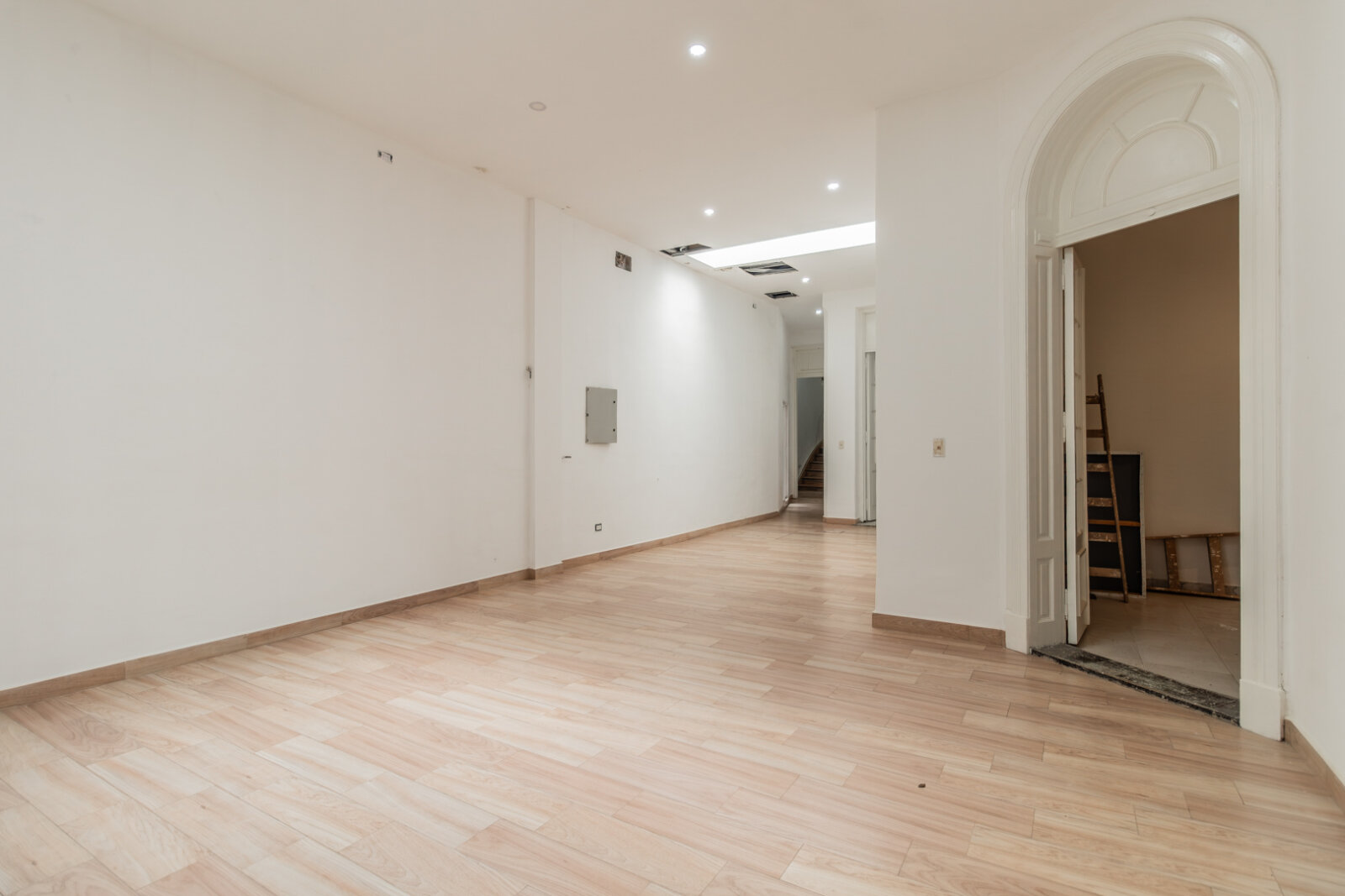 EDIFICIO | 14 OFICINAS | 4 BAÑOS | TERRAZA | SUBSUELO | ZONA ABASTO — foto 12