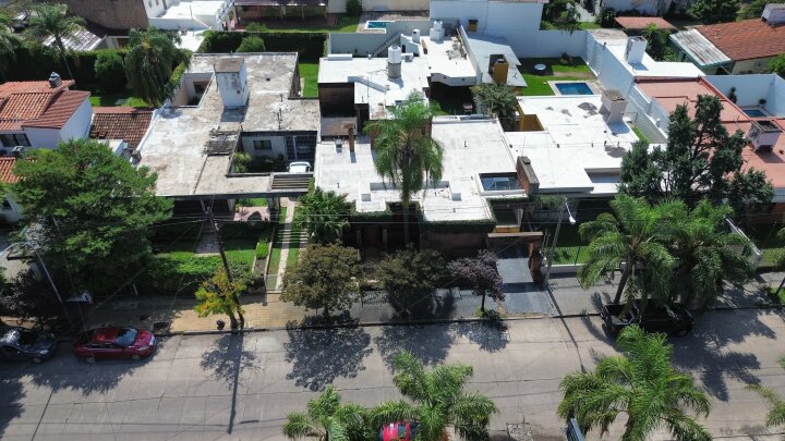VENDO CASA EN B° CERRO DE LAS ROSAS, IMPORTANTE