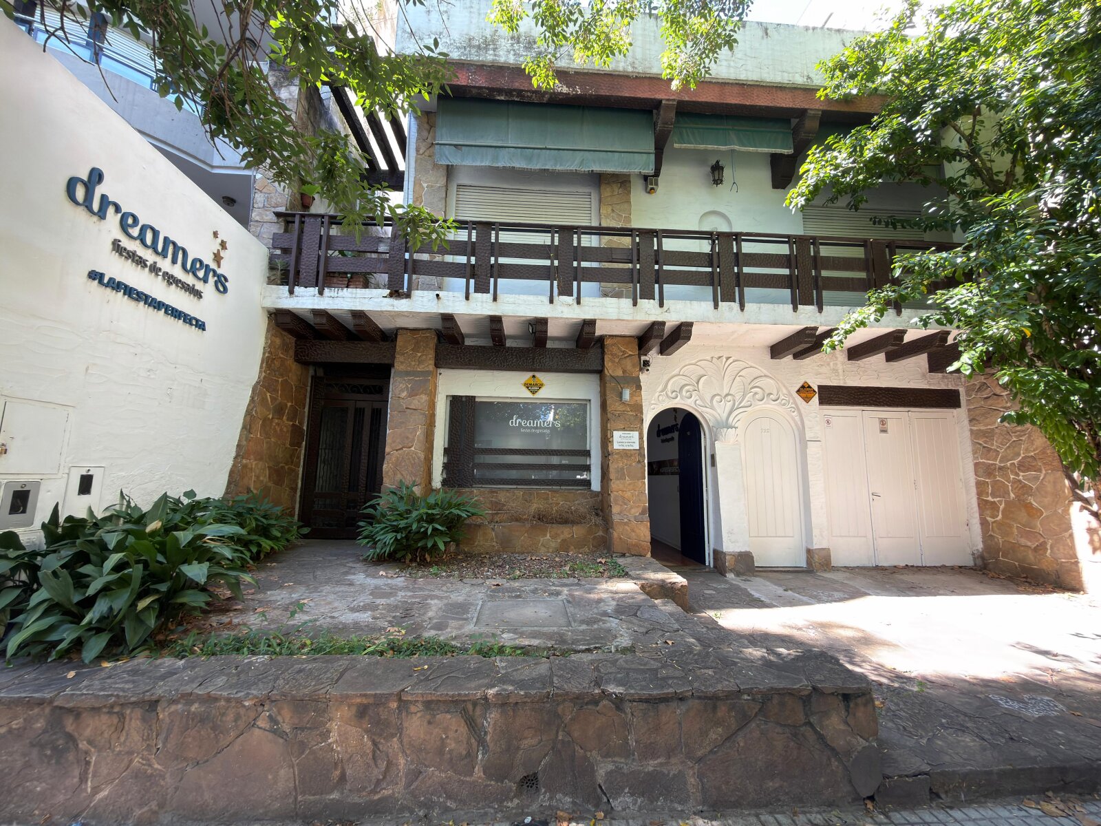 CASA DE PASILLO SOBRE BV. OROÑO, A METROS DE SANTA FE.