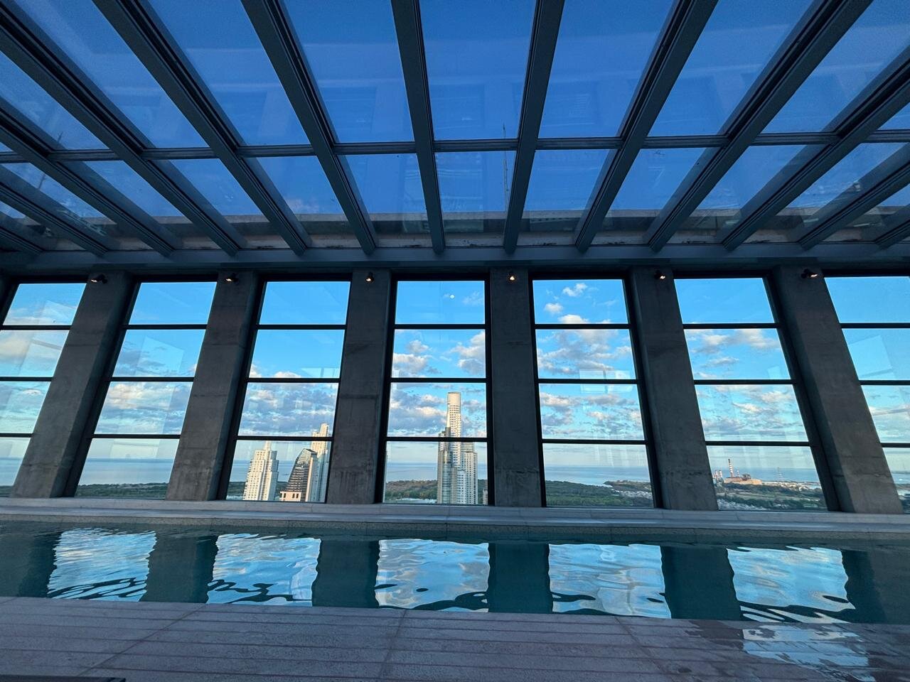 Monoambiente con balcón | Piso Alto Vista Abierta | Full Amenities — foto 15