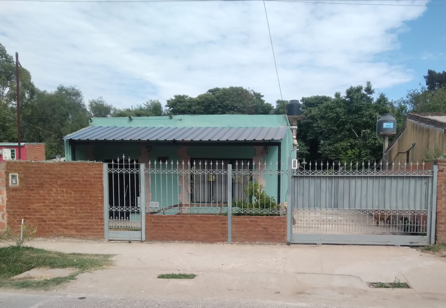 VENTA- Casa de 3 ambientes, con piscina,VIRREY DEL PINO