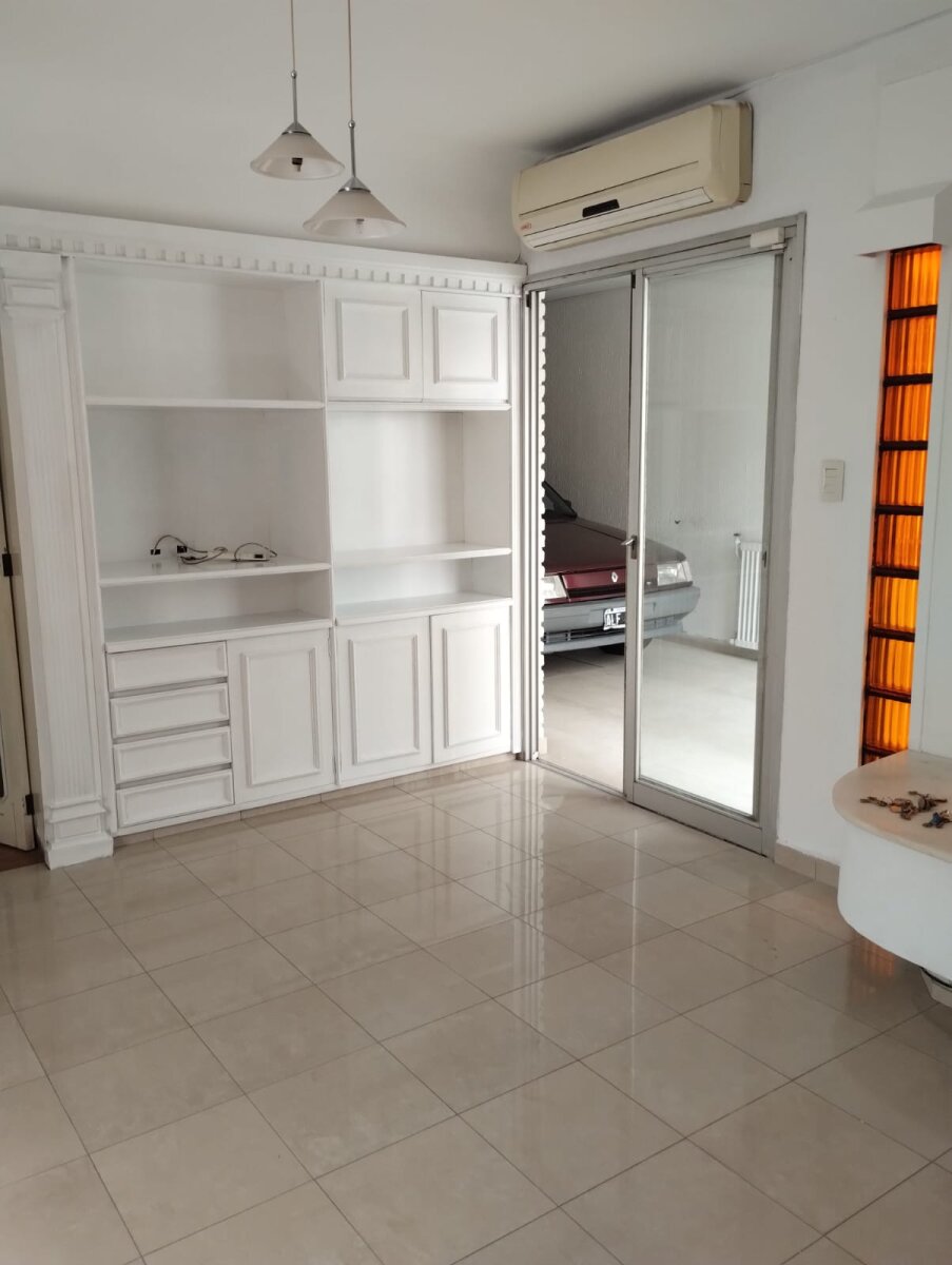 VENTA CASA | GRAL PAZ | 3 DORMITORIOS | COCHERA P/ 3 - Imagen 4