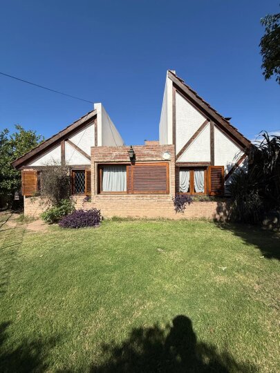 Casa En Venta 3Dorm, Pileta, Arguello