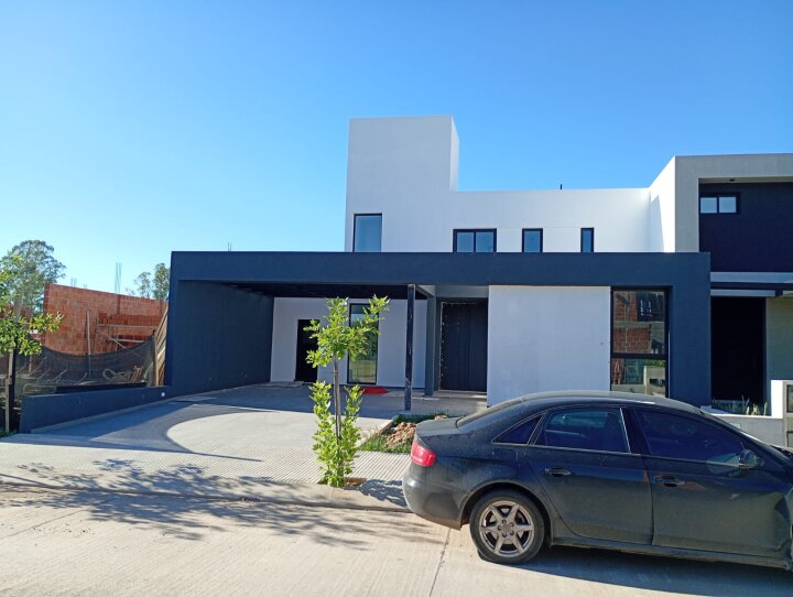Alquiler Casa en Campo Chico