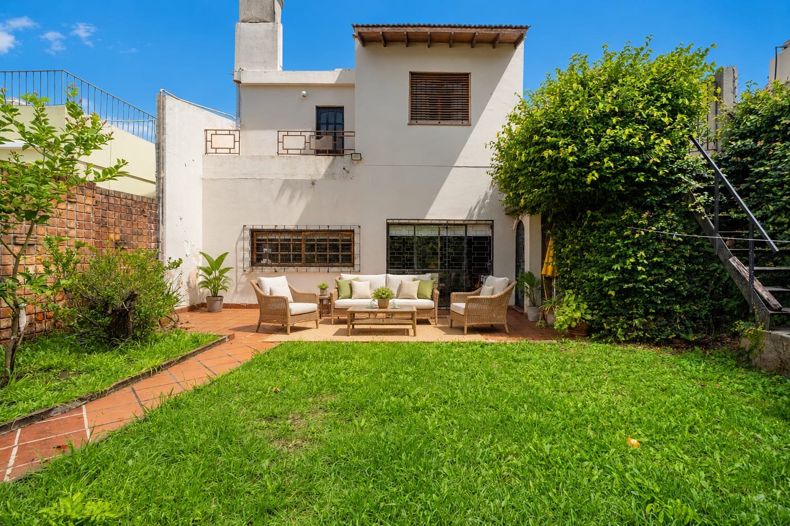 Casa | 5 Ambientes 3 baños | Fondo Libre | Apto Credito | Ramos Mejía — foto 2
