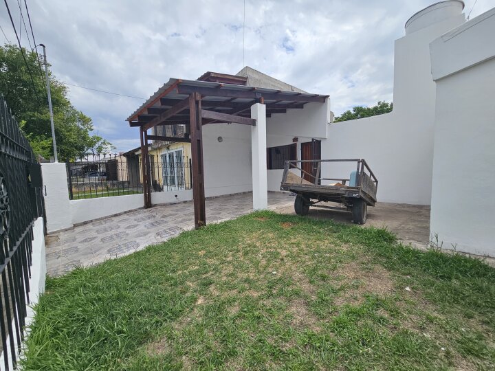 Casa en barrio 20 de Junio
