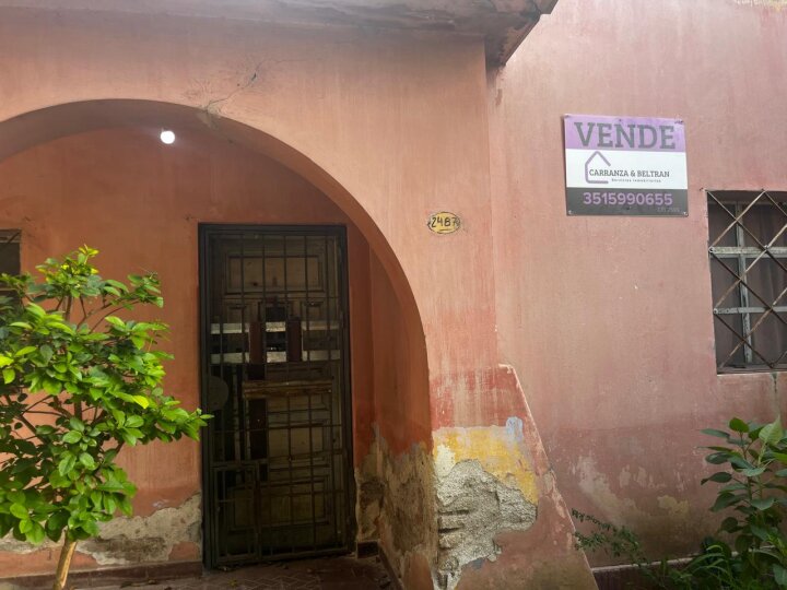 VENDO CASA A RECICLAR CON POTENCIAL HABITACIONAL Y COMERCIAL