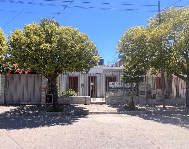Casa + 2 departamentos – Ideal renta – A metros de Av. Fuerza Aérea