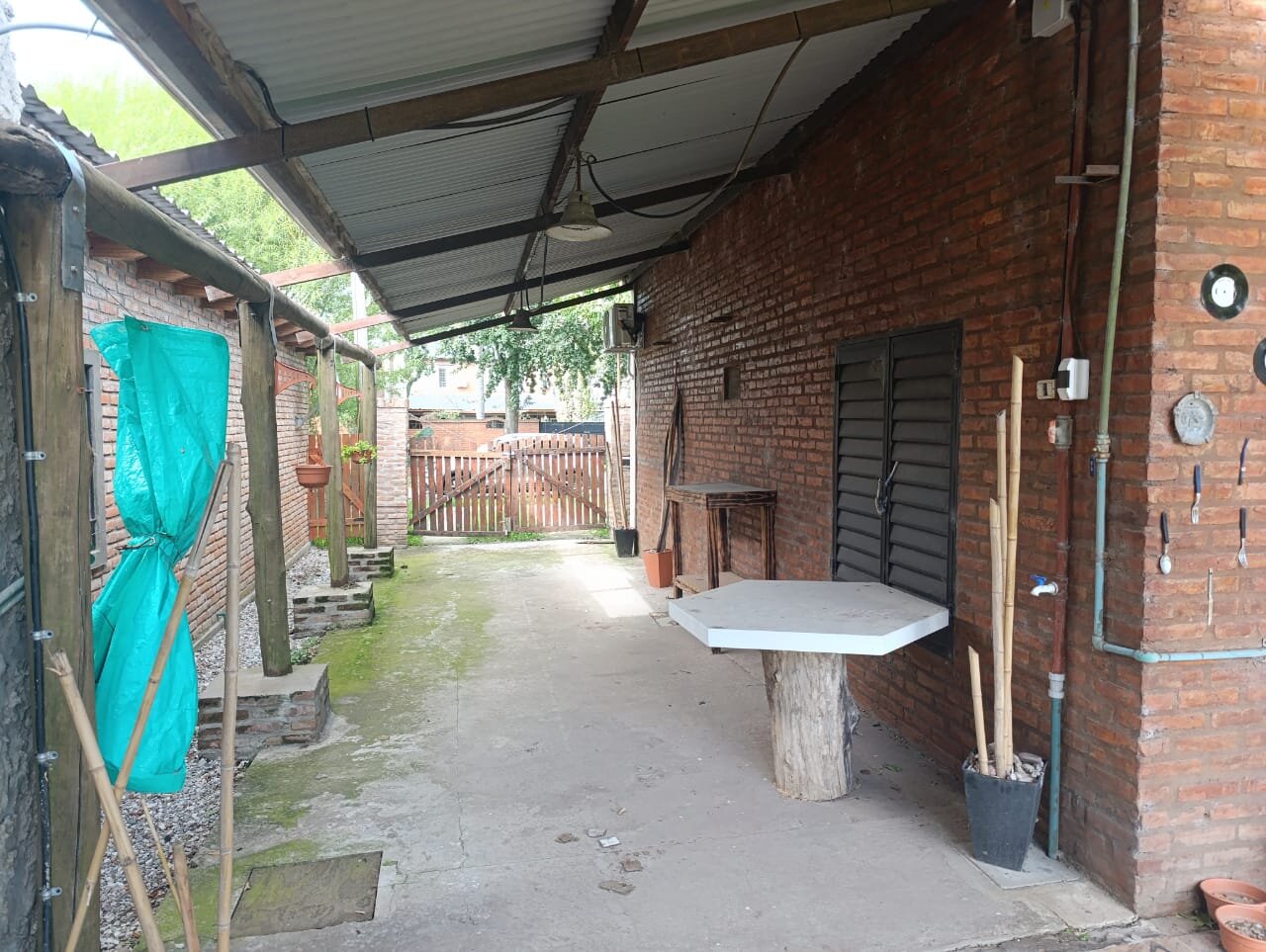 Casa con pileta y parque arbolado en Andino, dos dormitorios - 5