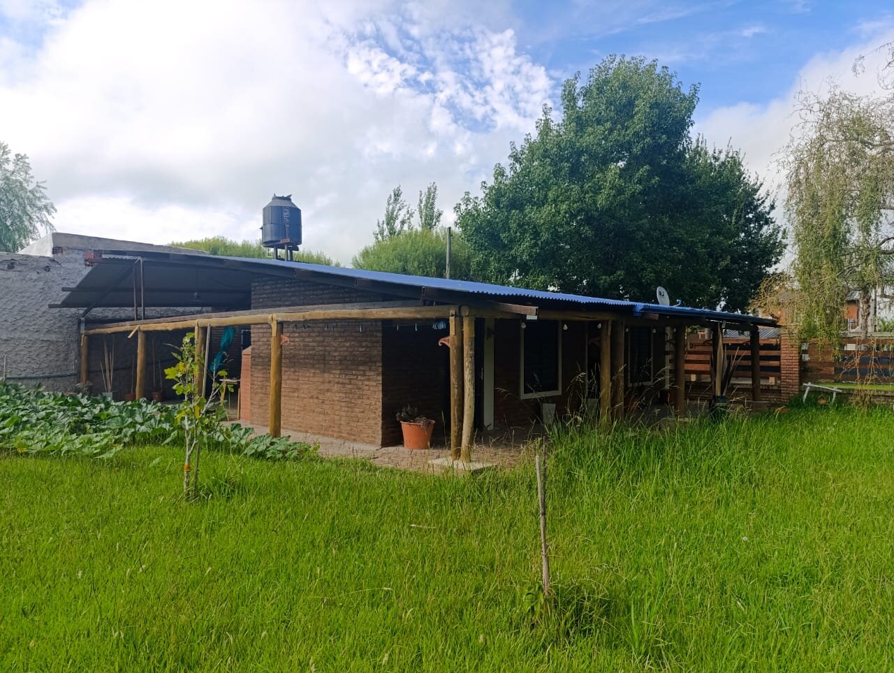 Casa con pileta y parque arbolado en Andino, dos dormitorios - 2