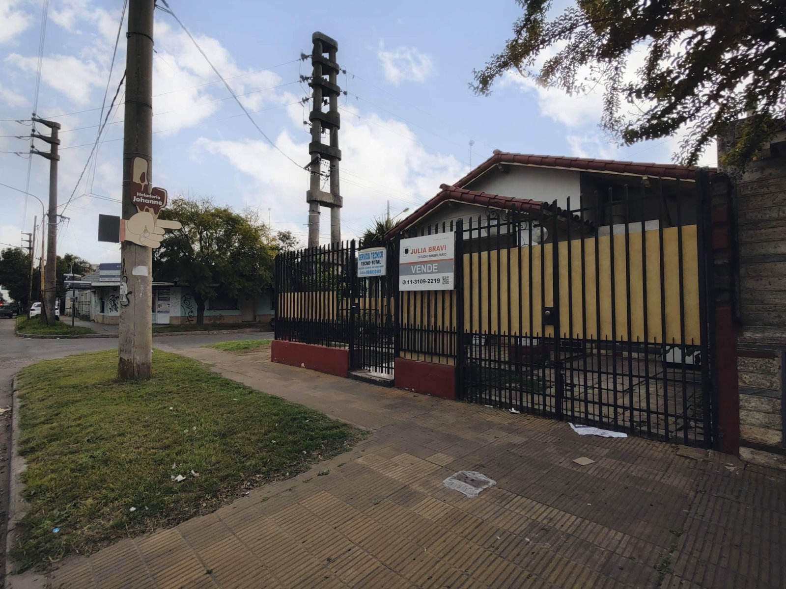 Venta esquina uso comercial en Morón - 2