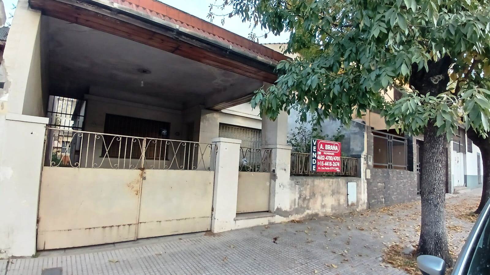 Casa en VENTA en VILLA LUGANO 3 ambientes amplios Cochera Jardin Fondo Quincho y/o Galpon Terraza Excelente ubicacion - 3