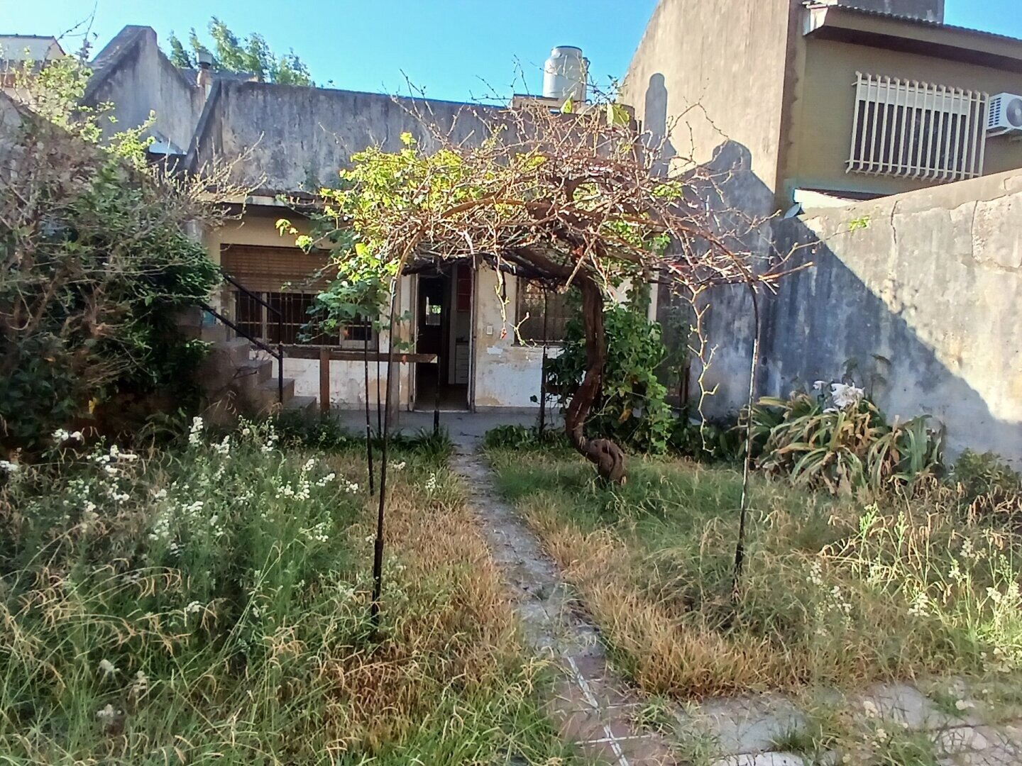 Casa en VENTA en VILLA LUGANO 3 ambientes amplios Cochera Jardin Fondo Quincho y/o Galpon Terraza Excelente ubicacion - 45