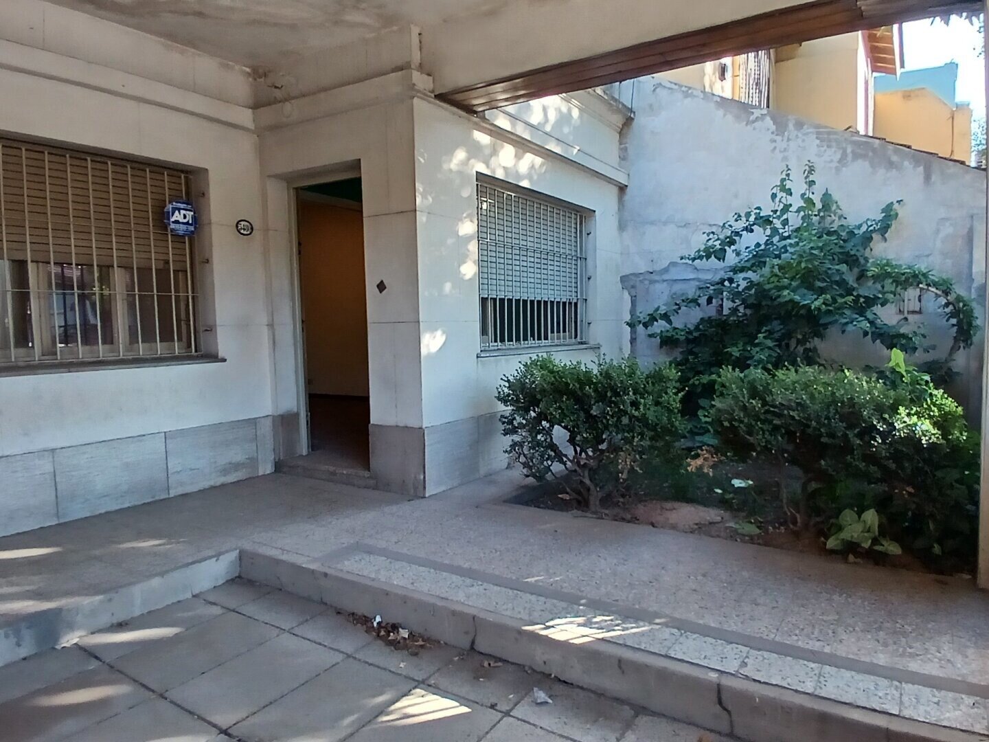 Casa en VENTA en VILLA LUGANO 3 ambientes amplios Cochera Jardin Fondo Quincho y/o Galpon Terraza Excelente ubicacion - 4