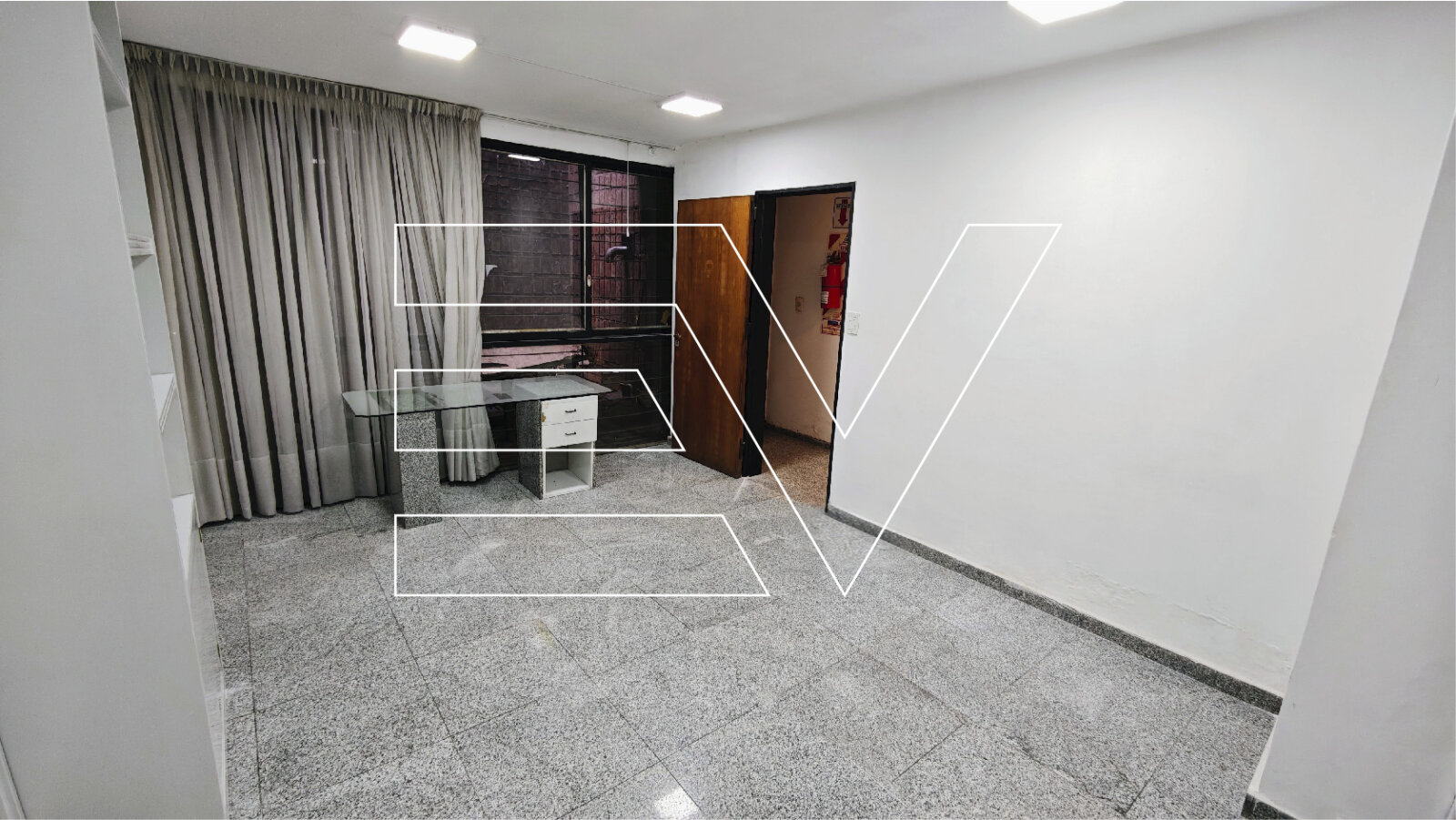 ALQUILER. LOCAL 160 m2 SOBRE BVD CHACABUCO Y SAN JERONIMO. - Imagen 24