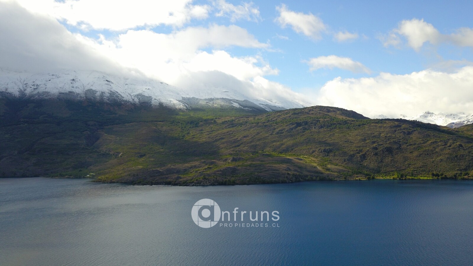 Fundo en venta con orilla de lago y laguna interior | Lago Brown 577