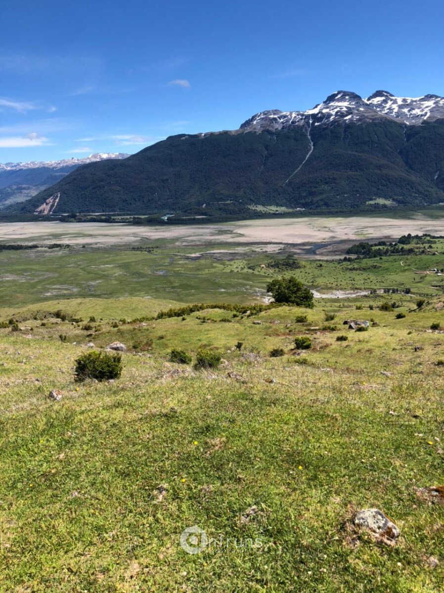 Campo en Venta en Cerro Castillo | 15 Dormitorios | 15 Baños | 2550000 m² | UF 20.043 - 2