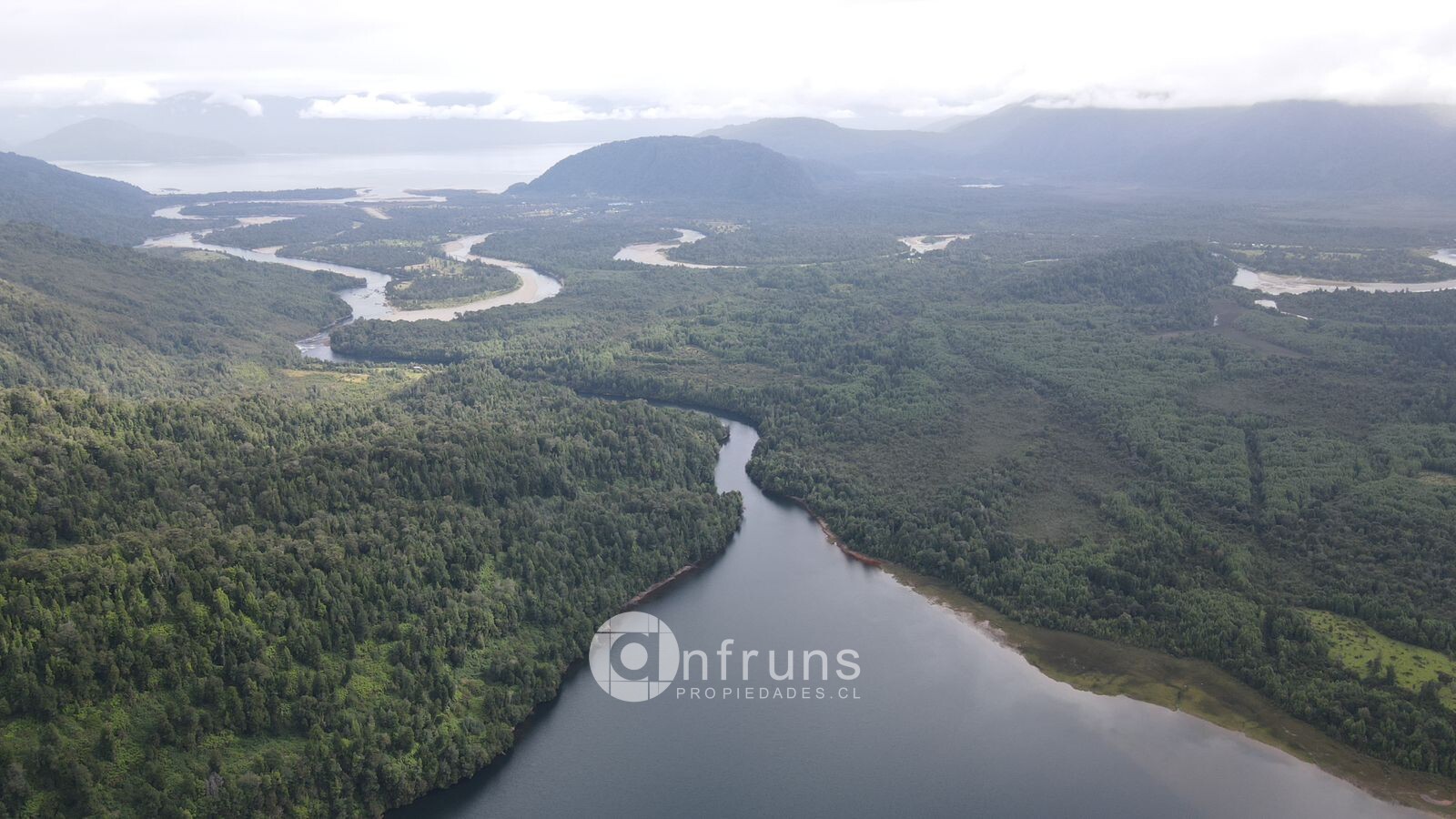 Terreno en Venta en Puerto Cisnes | 15 Dormitorios | 15 Baños | 830000 m² | UF 5.500 - 5