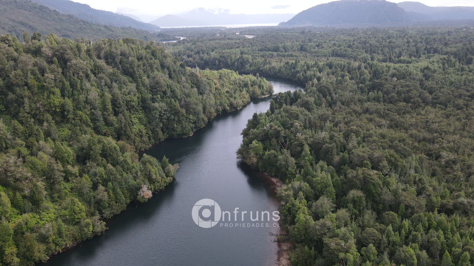 Terreno en Venta en Puerto Cisnes | 15 Dormitorios | 15 Baños | 830000 m² | UF 5.500 - 6