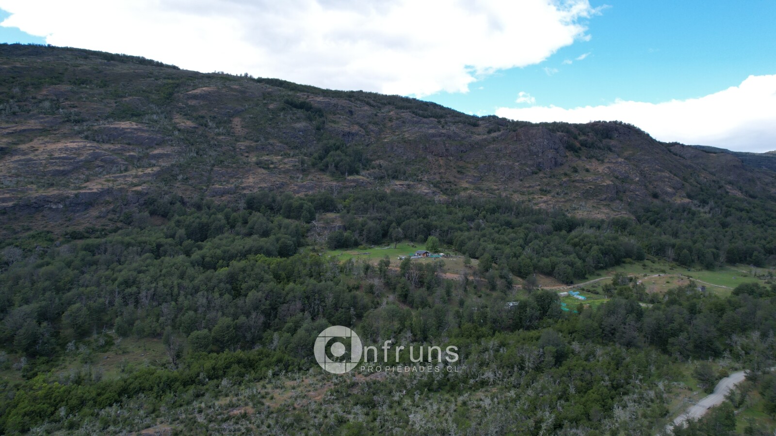Campo en Venta en Lago General Carrera | 15 Dormitorios | 15 Baños | 1260000 m² | UF 11.515 - 3