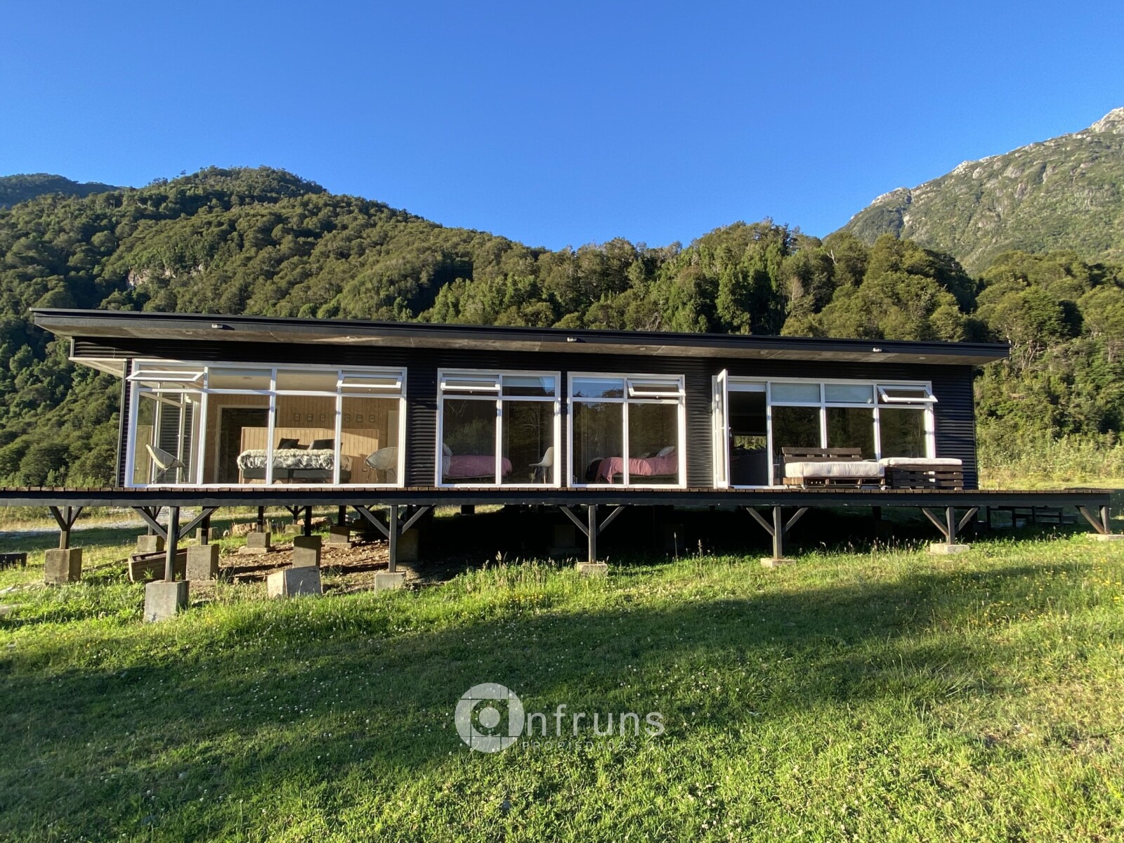Casa sustentable en venta en la Carretera Austral | Casa Cisne Medio