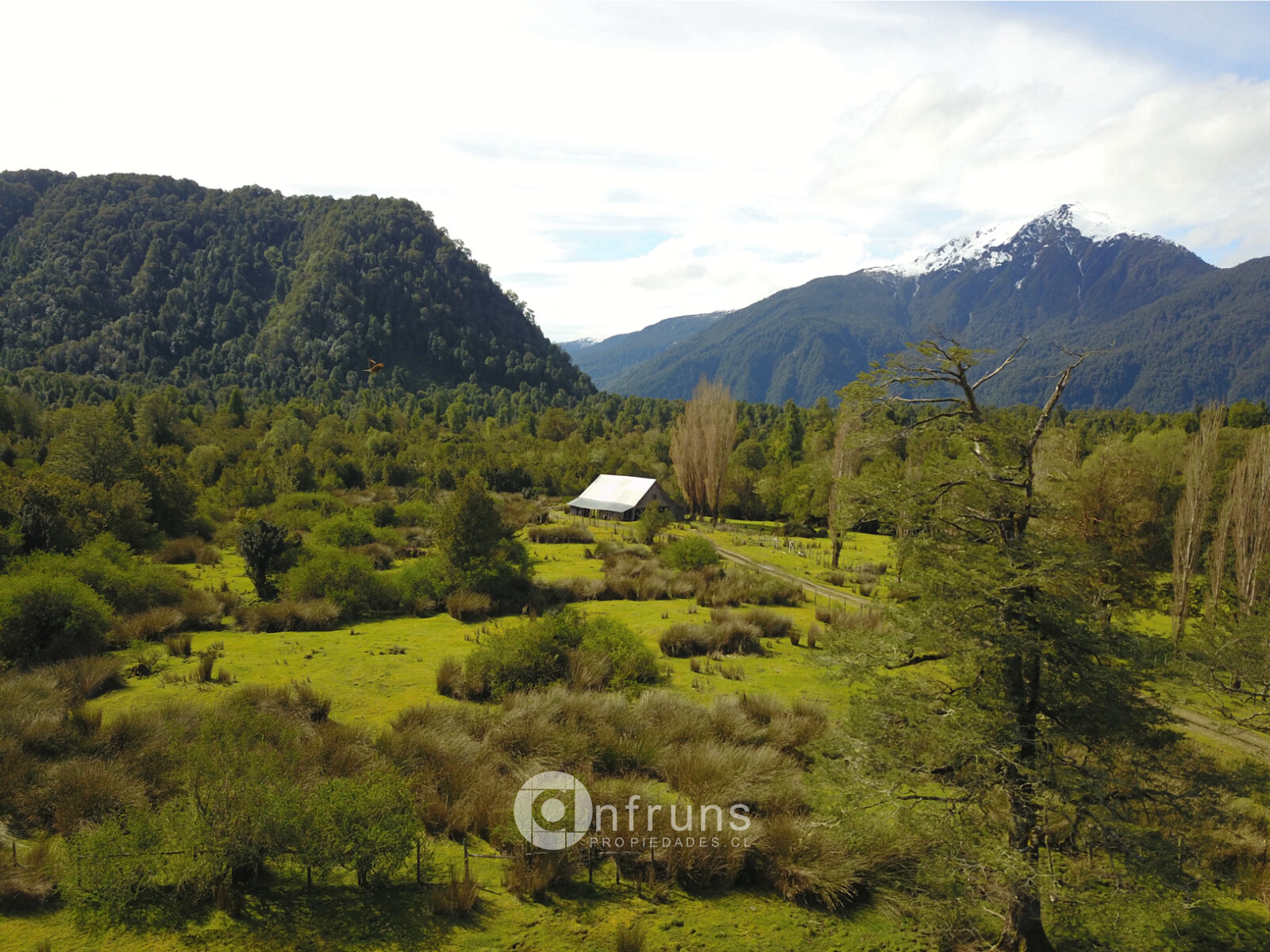 Lodge en Venta en Puerto Cisnes | 15 Dormitorios | 15 Baños | 3720000 m² | UF 13.768 - 5
