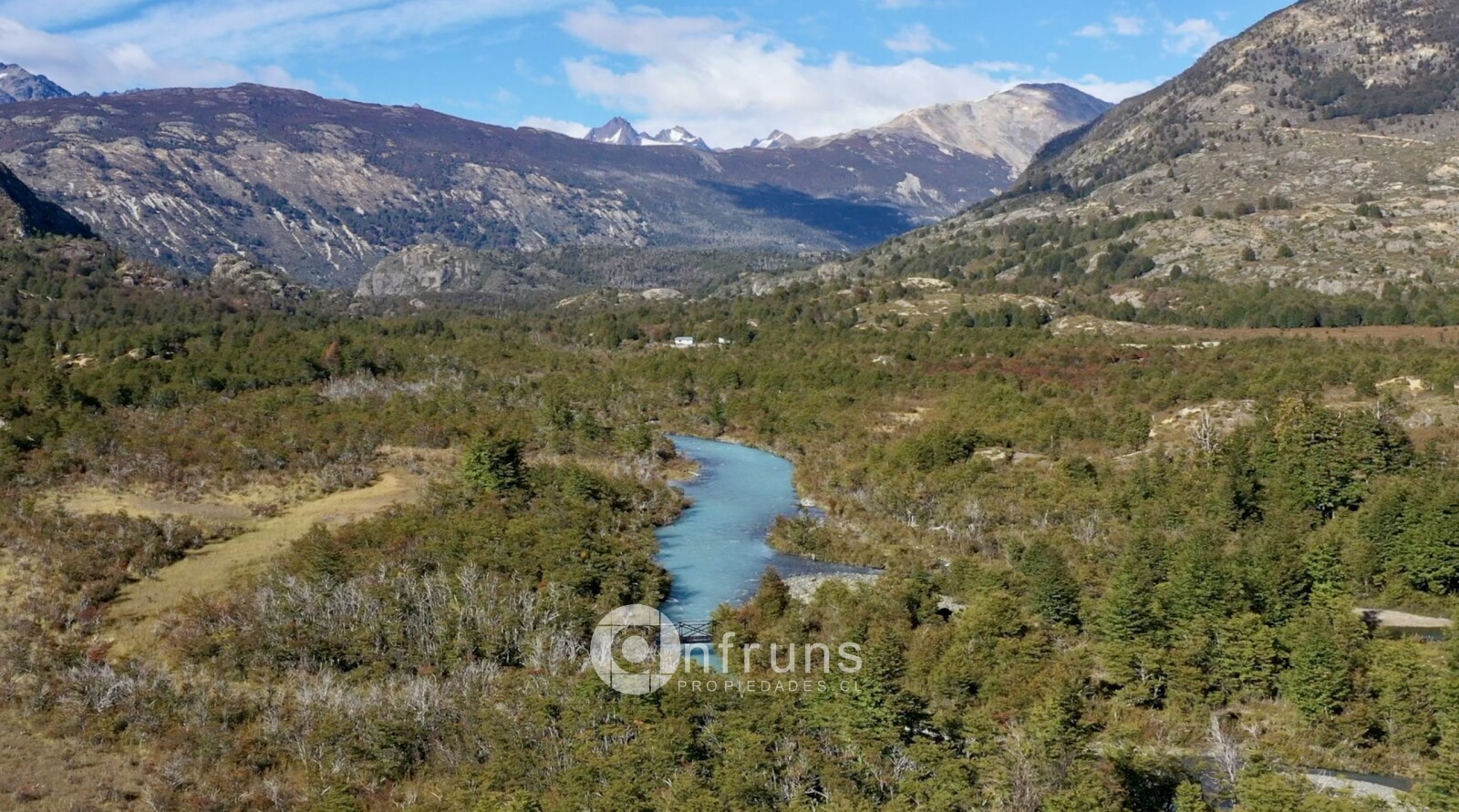 Campo en Venta en Lago General Carrera | 15 Dormitorios | 15 Baños | 2500000 m² | UF 7.928 - 7