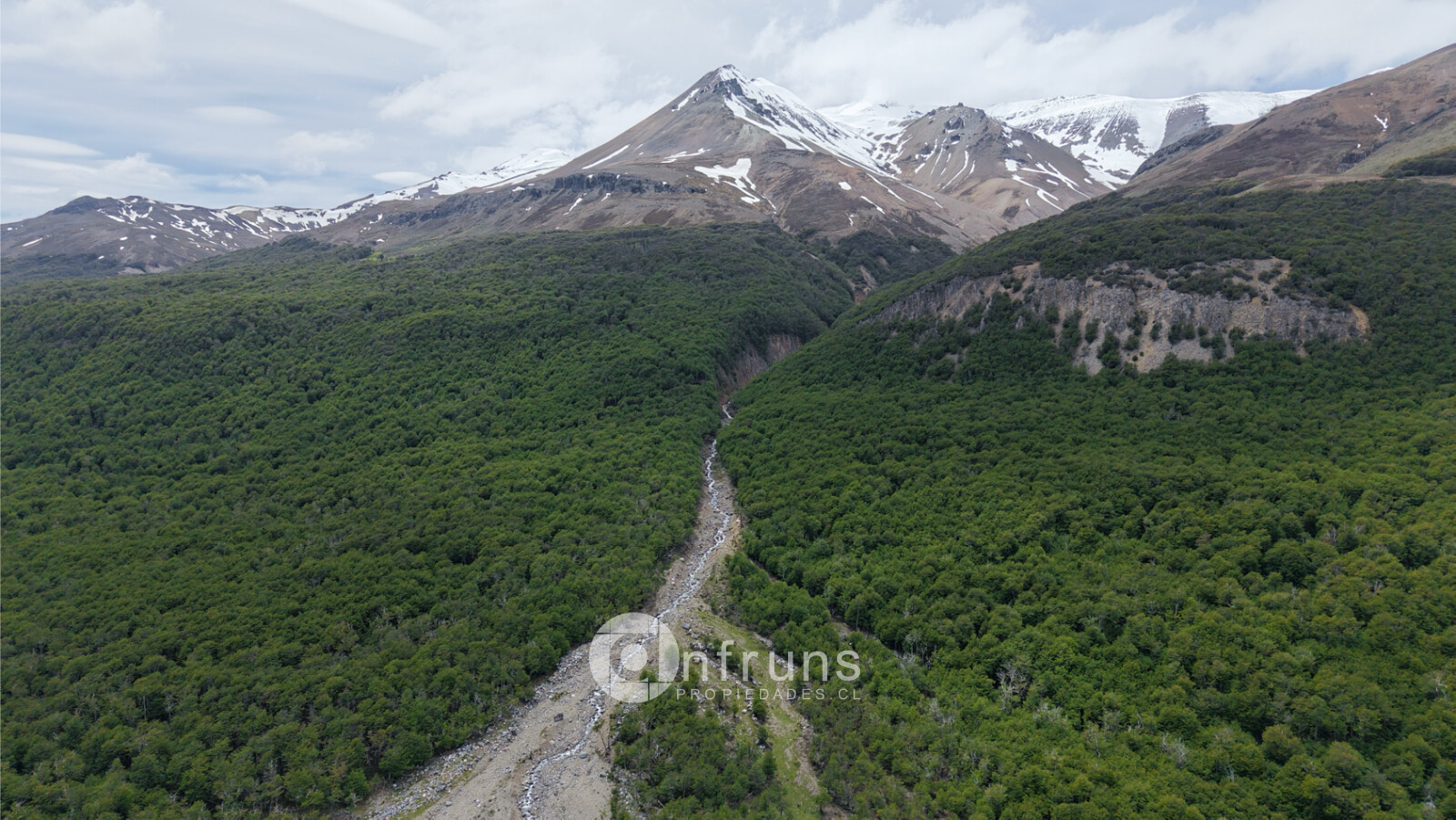 Terreno en Venta en Cerro Castillo | 15 Dormitorios | 15 Baños | 36670000 m² | UF 28.670 - 7