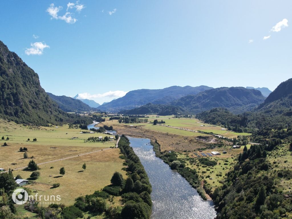 Parcela en Venta en Puerto Cisnes | 15 Dormitorios | 15 Baños | 670000 m² | UF 4.300 - 9
