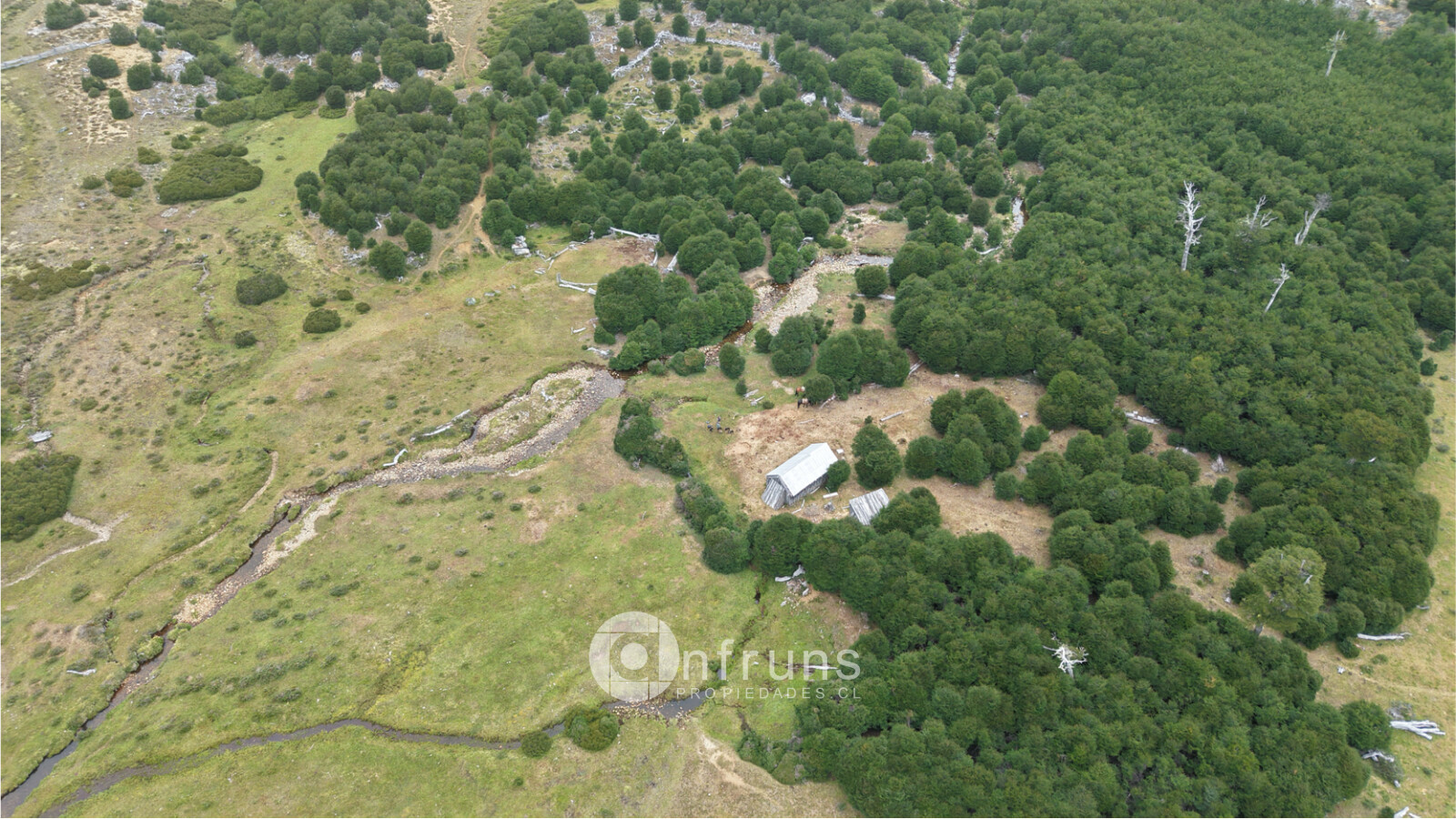 Campo en Venta en Coyhaique | 15 Dormitorios | 15 Baños | 20500000 m² | UF 31.150 - 7