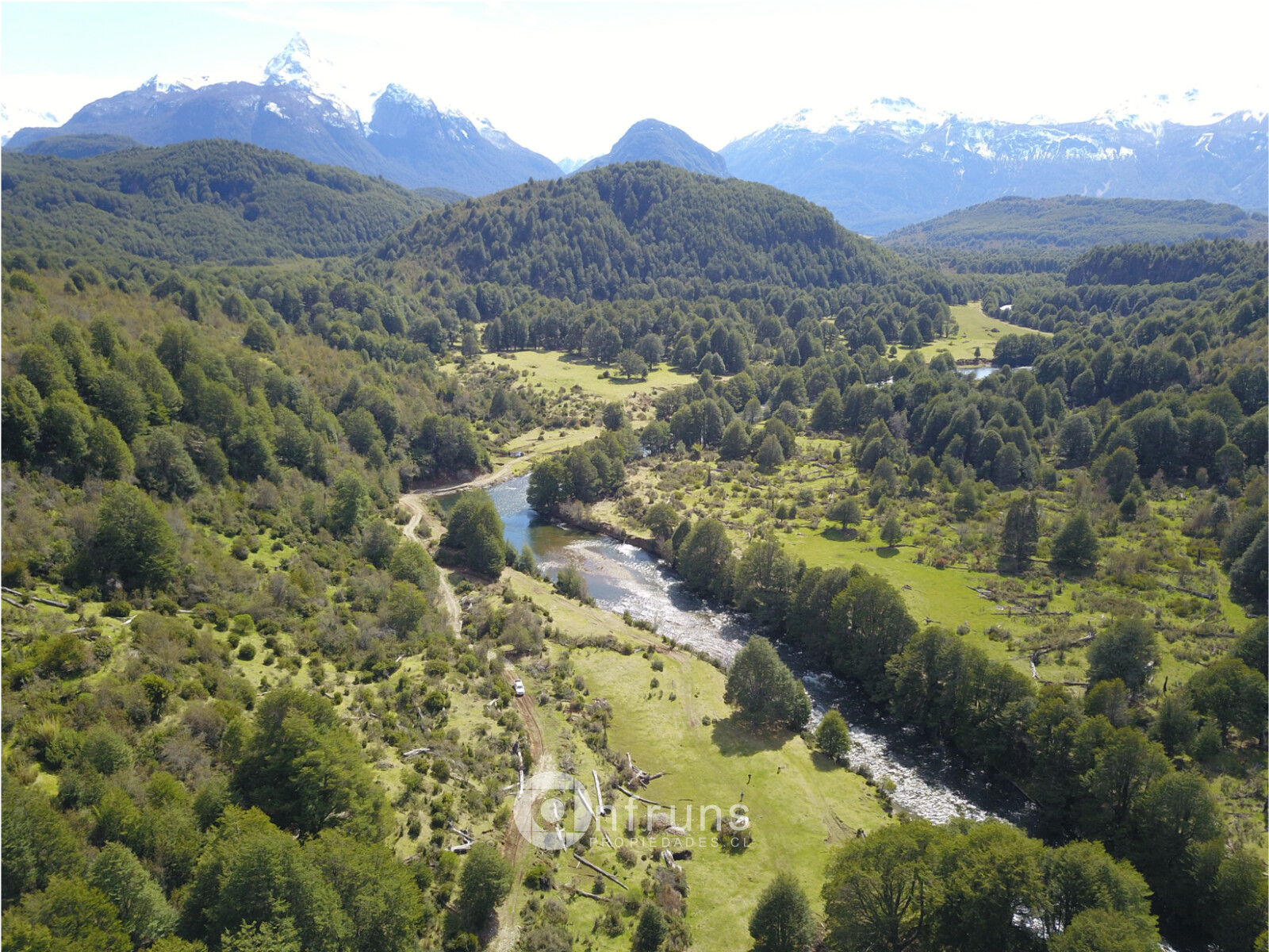Lodge en Venta en Coyhaique | 15 Dormitorios | 15 Baños | 200000 m² | UF 5.500 - 4