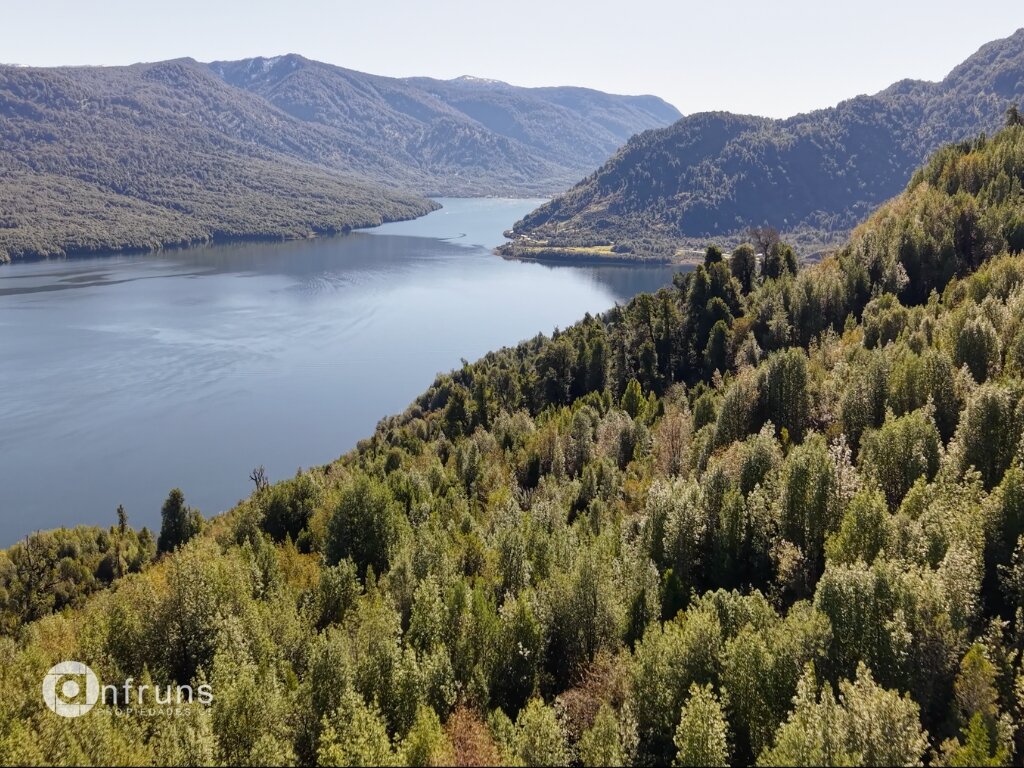 Lodge en Venta en Puyuhuapi | 15 Dormitorios | 15 Baños | 3300000 m² | UF 26.500 - 2