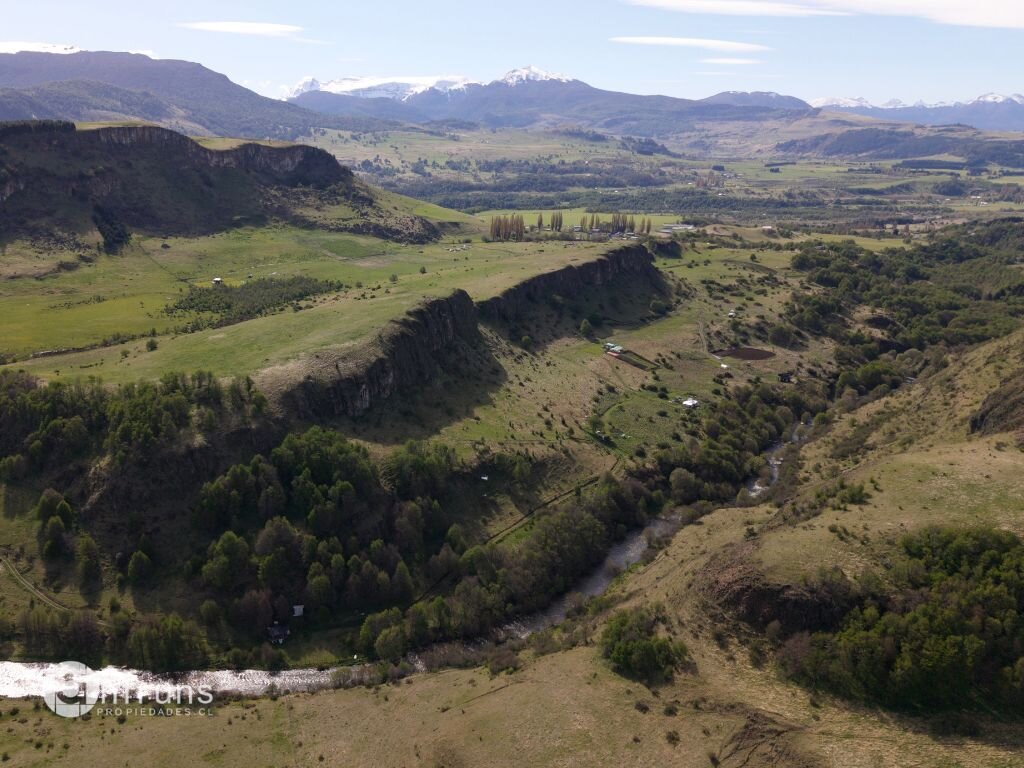 Campo con Orilla Rio para pesca y cerca de Coyhaique | Rio Pollux