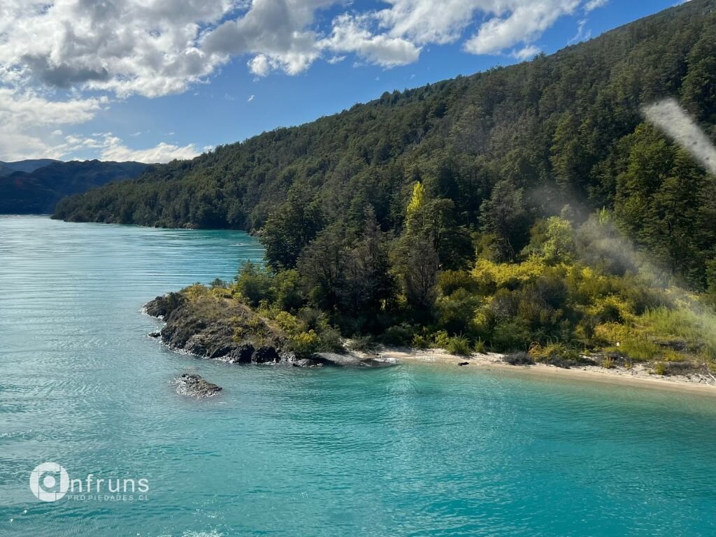 Sunset view over Lago Bertrand and mountains