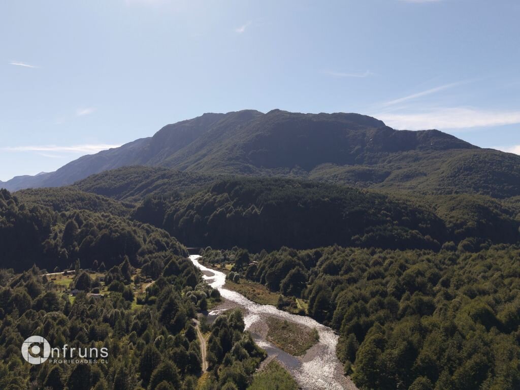 Exclusivo campo de 10 hectáreas ubicado a orillas del Río Simpson