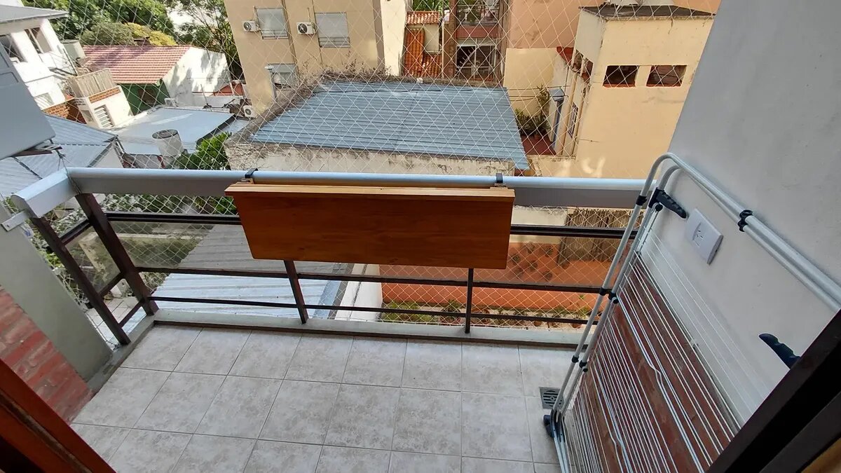 Nuñez, Manzanares 1600, 3er piso, lateral, 2 amb, 43m2, u$s 990 + luz. – Máximo 4 px. - 10