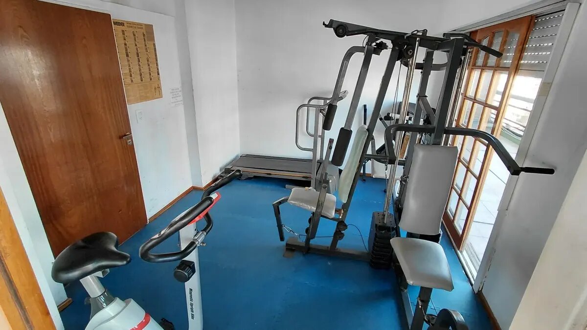 Nuñez, Manzanares 1600, 3er piso, lateral, 2 amb, 43m2, u$s 990 + luz. – Máximo 4 px. - 4