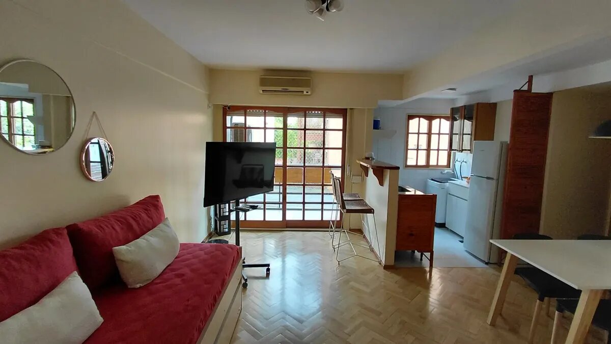 Nuñez, Manzanares 1600, 3er piso, lateral, 2 amb, 43m2, u$s 990 + luz. – Máximo 4 px. - 12