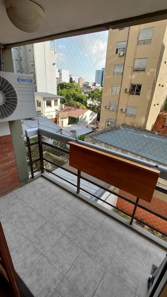 Nuñez, Manzanares 1600, 3er piso, lateral, 2 amb, 43m2, u$s 990 + luz. – Máximo 4 px. - 9