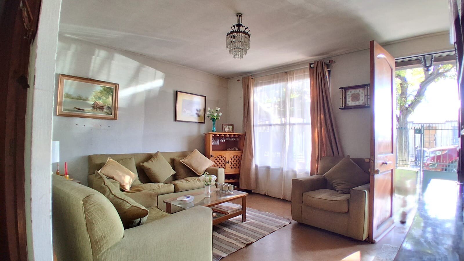 ¡Oportunidad Inversión! Se Vende Impecable Casa 3D-1B-1E en Calle Viviana/La Cisterna