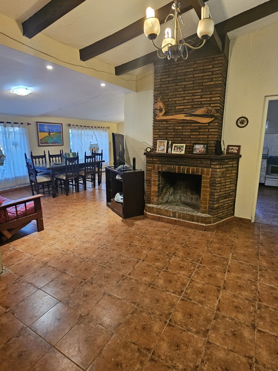 Oportunidad en Funes — Amplio terreno con casa a reciclar - 6