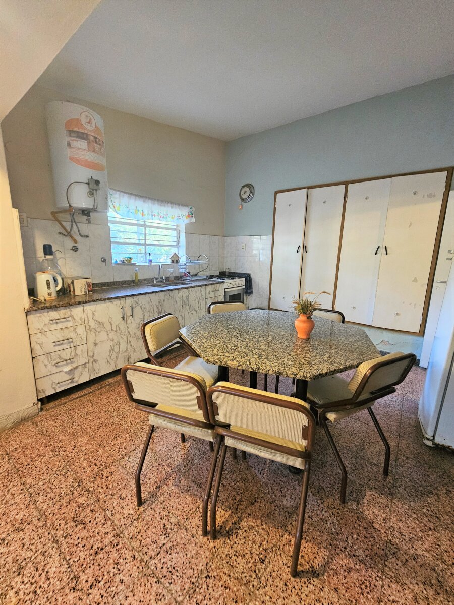 Oportunidad en Funes — Amplio terreno con casa a reciclar - 9