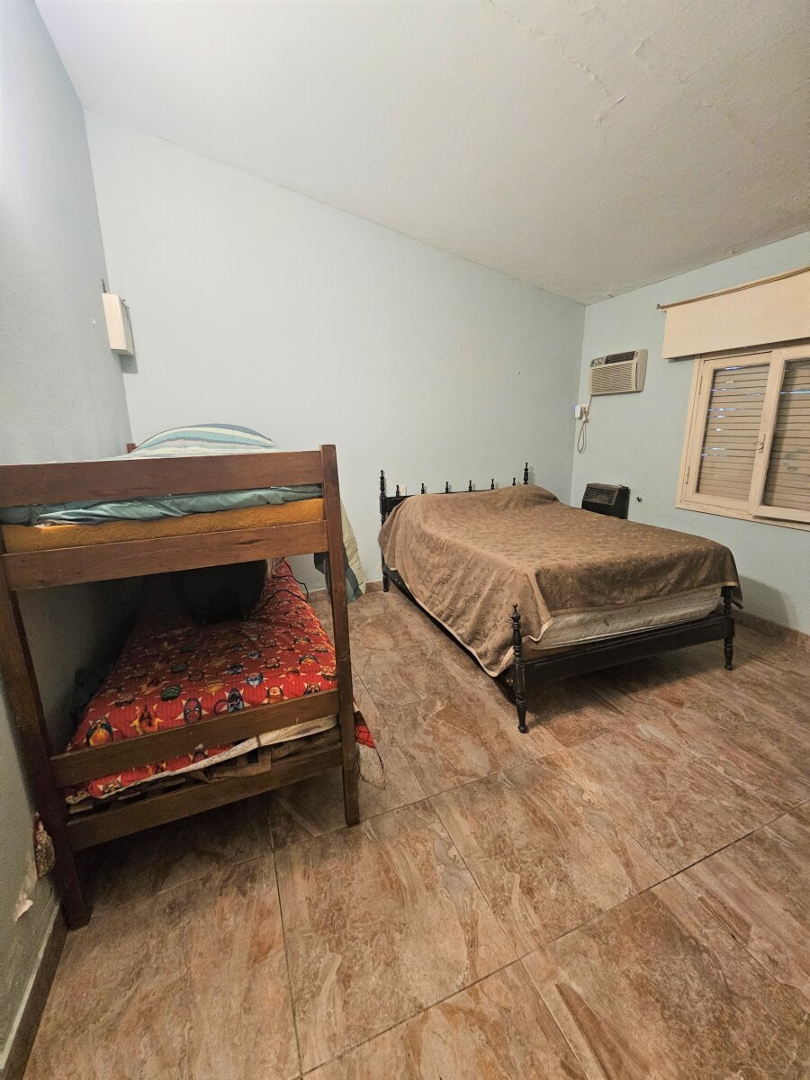 Oportunidad en Funes — Amplio terreno con casa a reciclar - 13