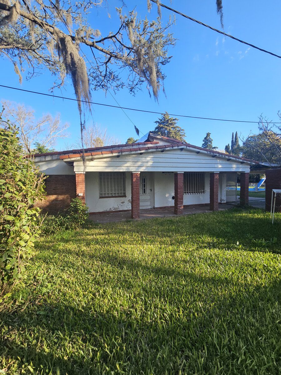 Oportunidad en Funes — Amplio terreno con casa a reciclar - 4