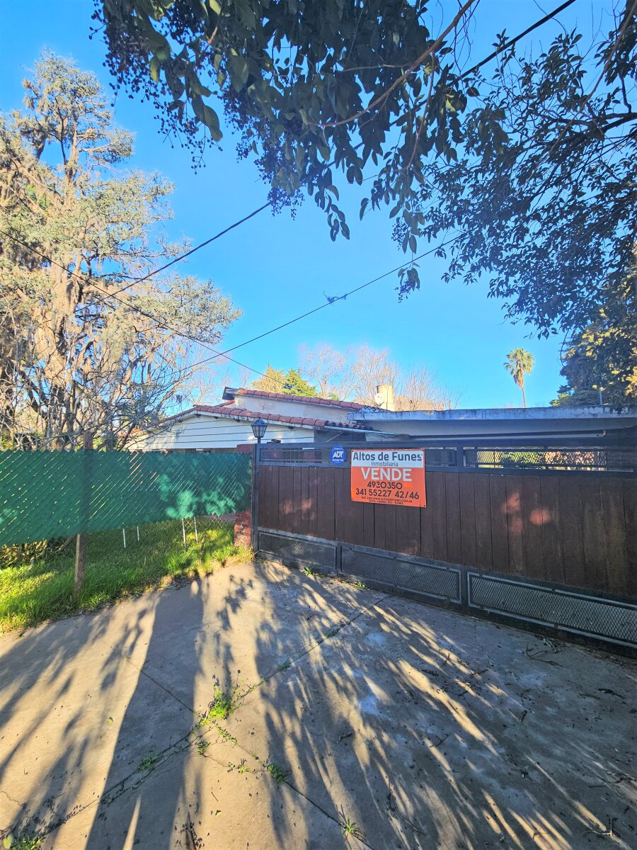 Oportunidad en Funes — Amplio terreno con casa a reciclar - 3