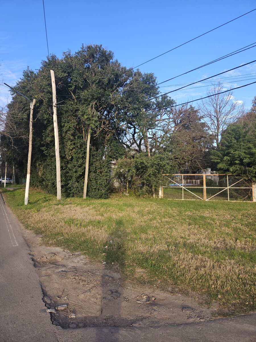 Oportunidad en Funes — Amplio terreno con casa a reciclar - 23