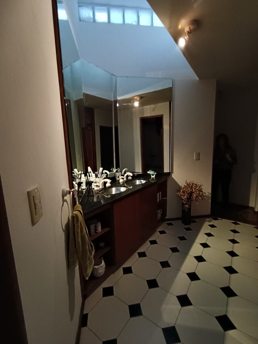 CASA DE CATEGORIA EN ZONA SUR - Imagen 9