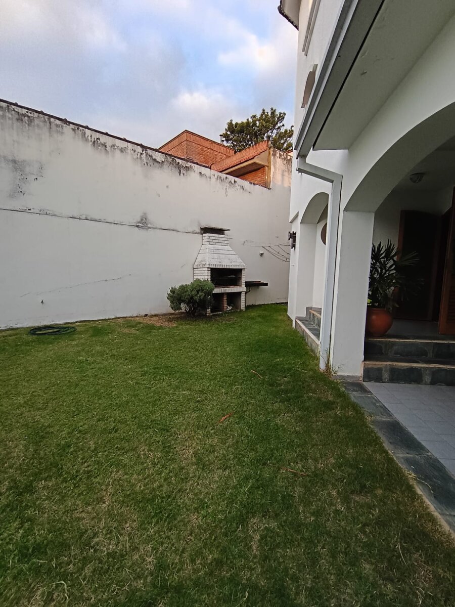 CASA DE CATEGORIA EN ZONA SUR - Imagen 13