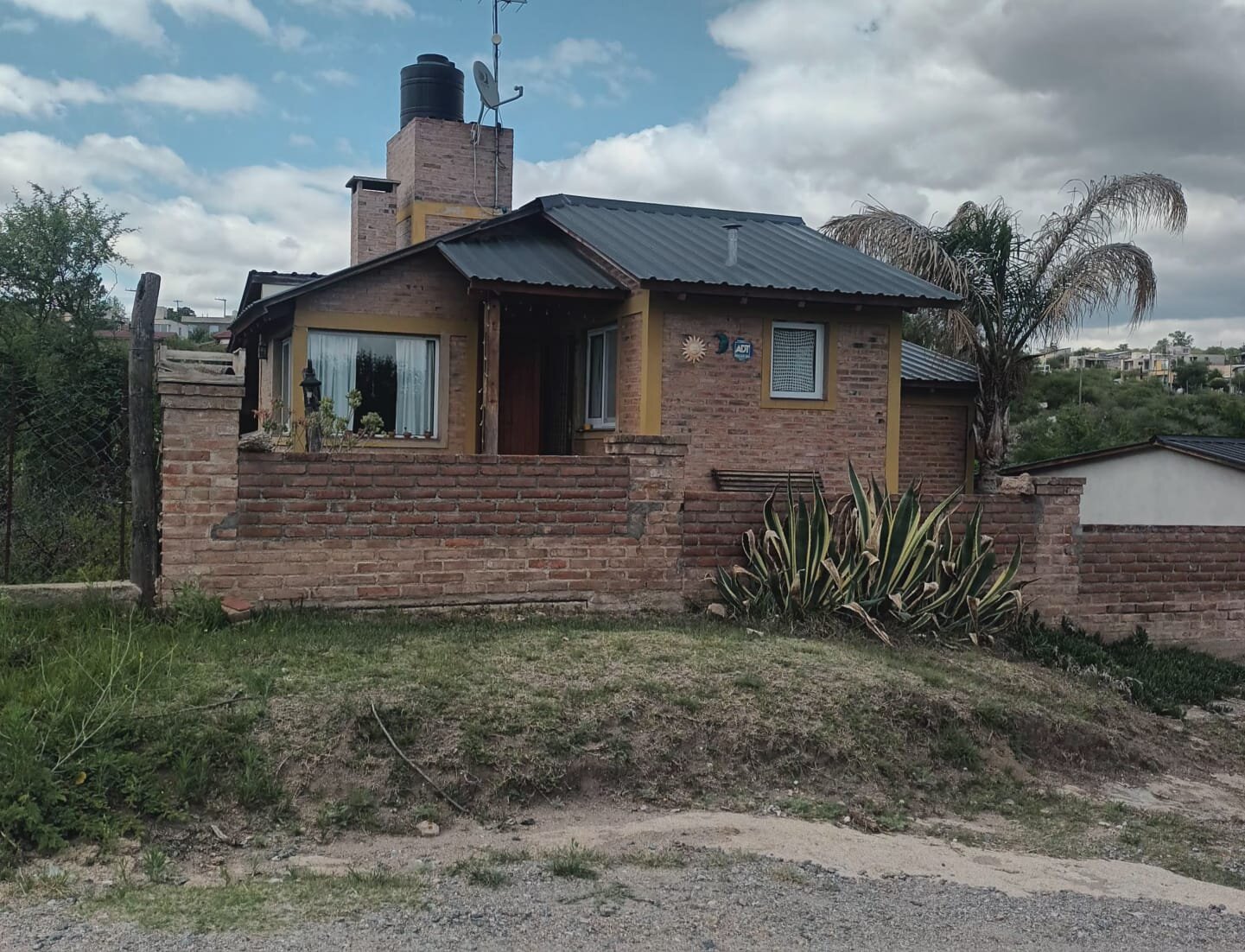 VENTA  CASA  EN LAS  SIERRAS DE CORDOBA PARQUE SIQUIMAN  2 DORM 1BAÑO C/PILETA DOL 95.000 - Imagen 3
