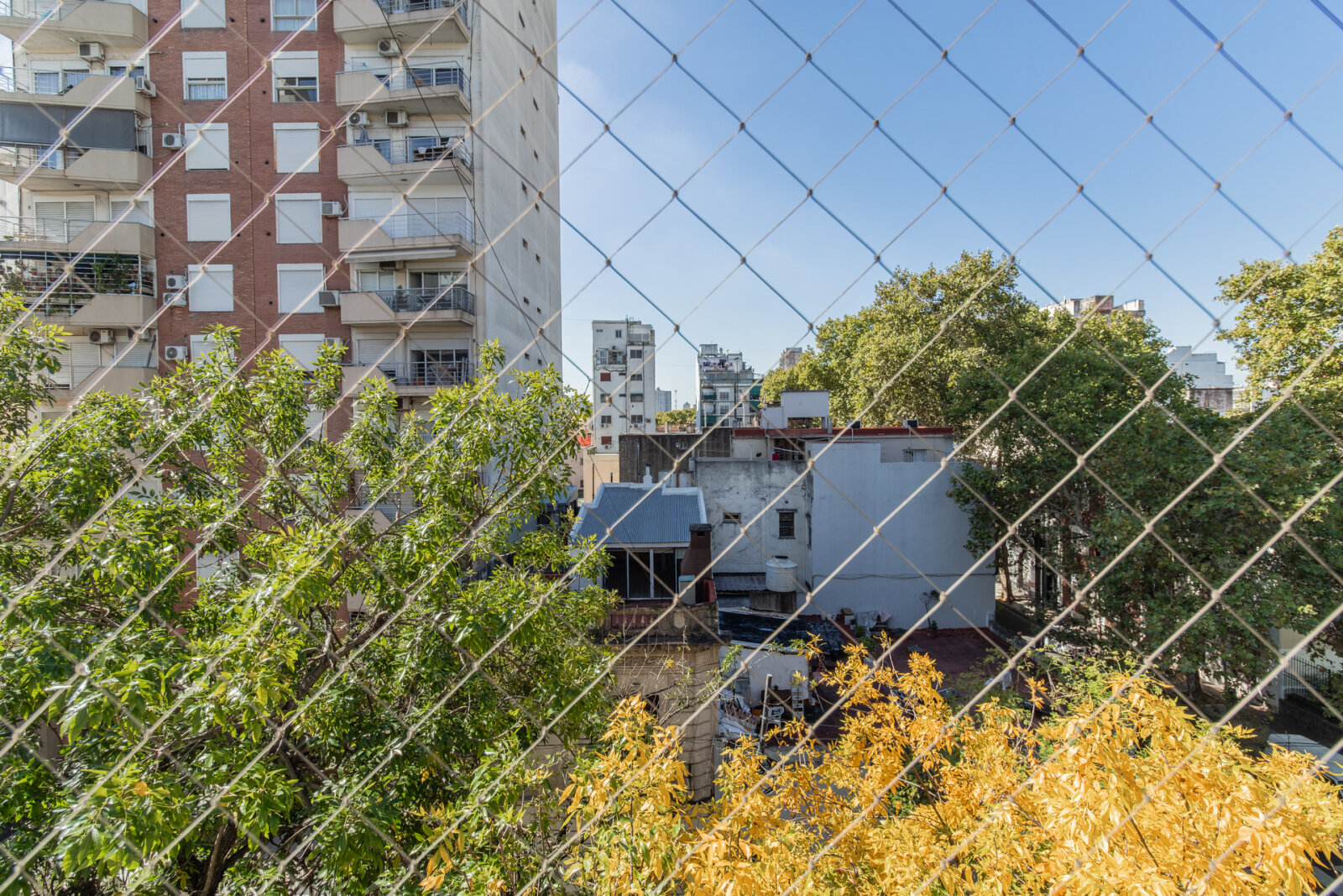 DEPARTAMENTO . FRENTE . BALCON - 4